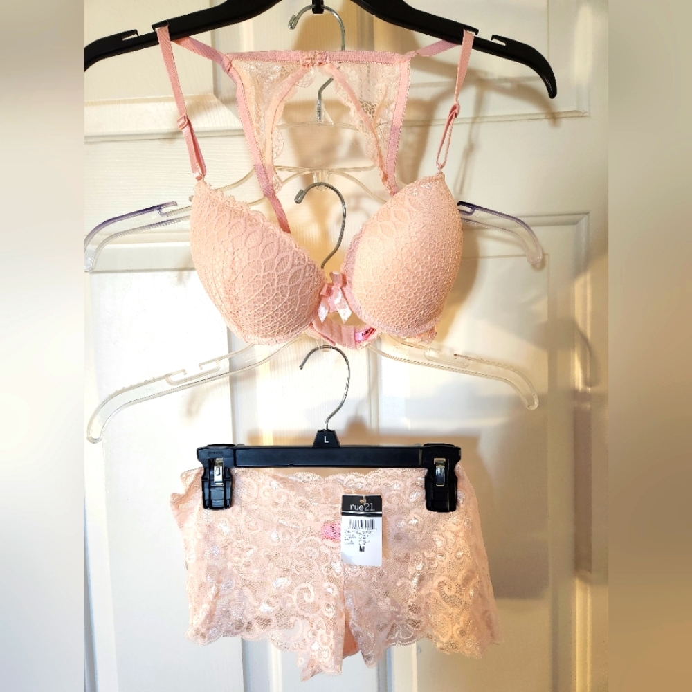 Sexy light pink lace bra and boyshorts lingerie set